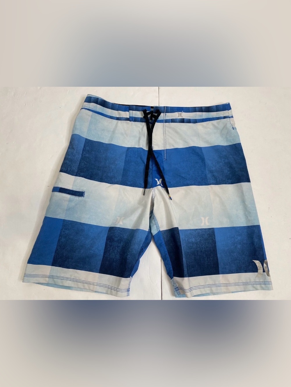 Hurley Men’s Blue Gradient Stripe Board Shorts